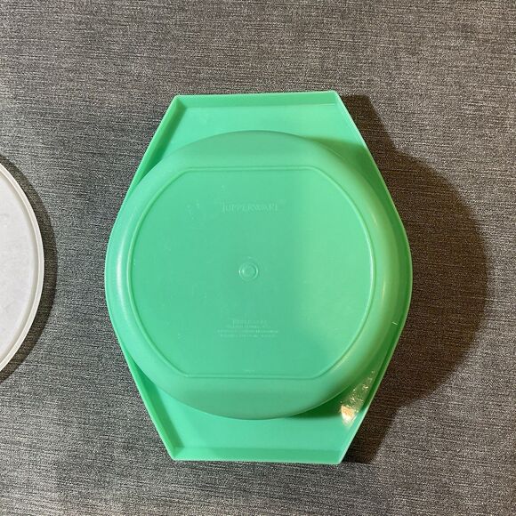 Vintage Tupperware Jadeite Green #786-4 Bowl With Lid Only No Grater / Shredder - Picture 4 of 6